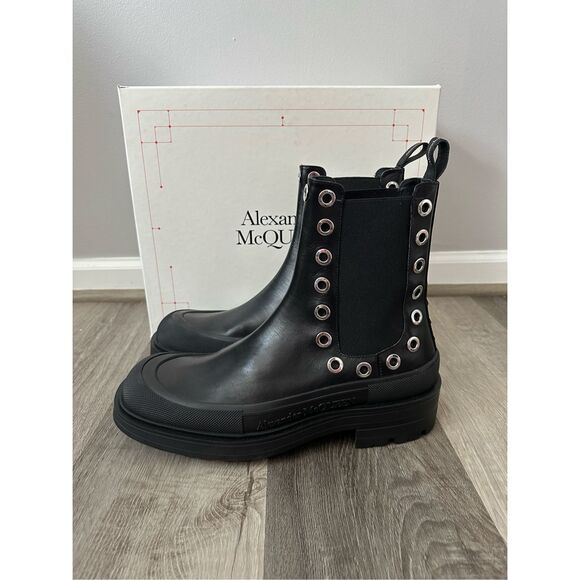 NWT Alexander McQueen Leather Grommet Eyelet Detailed Chelsea Boots Black Sz 45